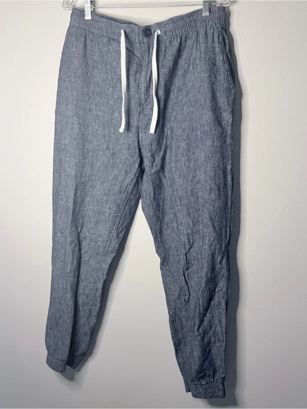 Sun + Stone Men's Chambray-Style Drawstring Joggers in Blue